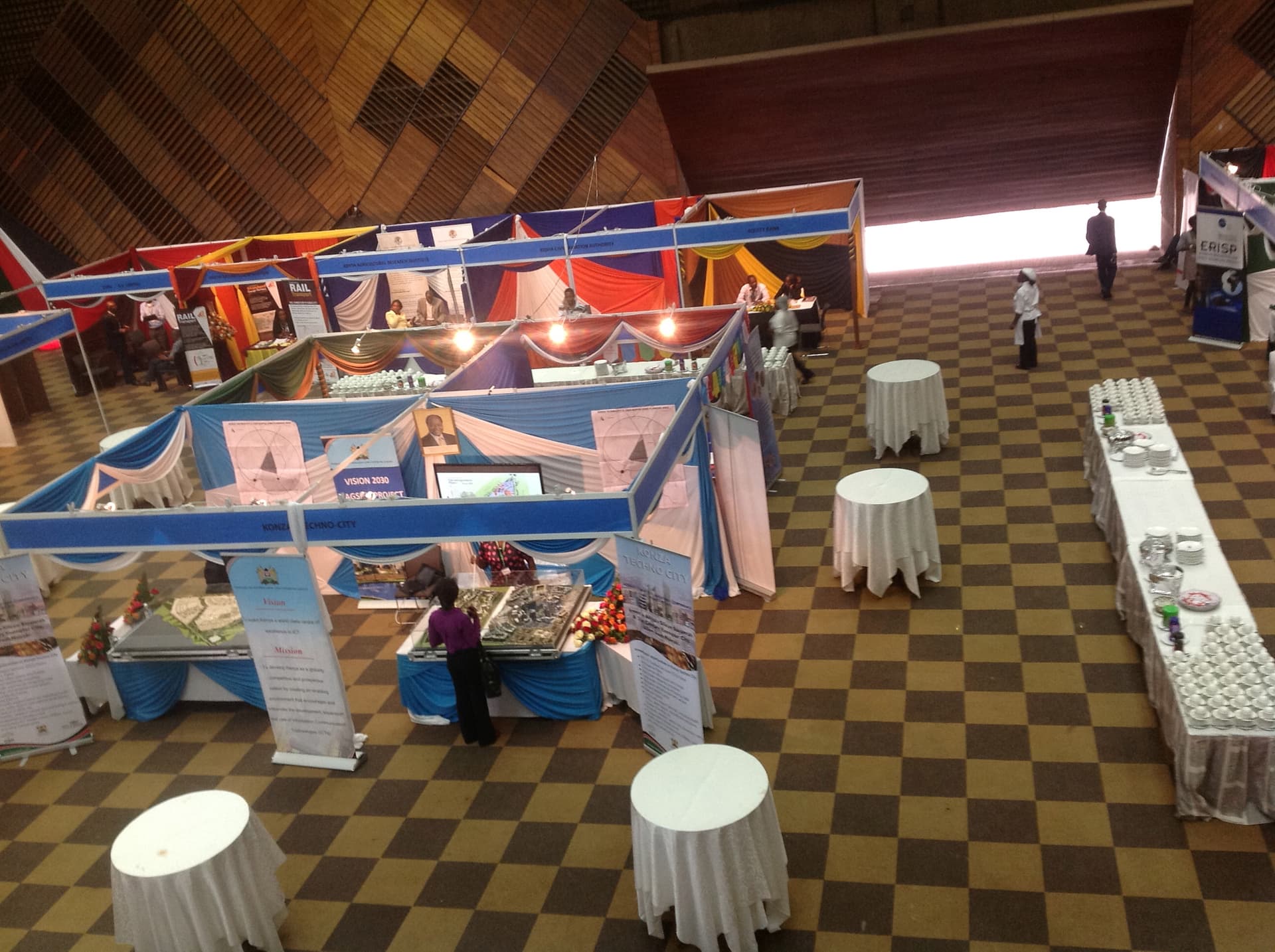 SHELL SCHEME /
OCTANORM STANDS